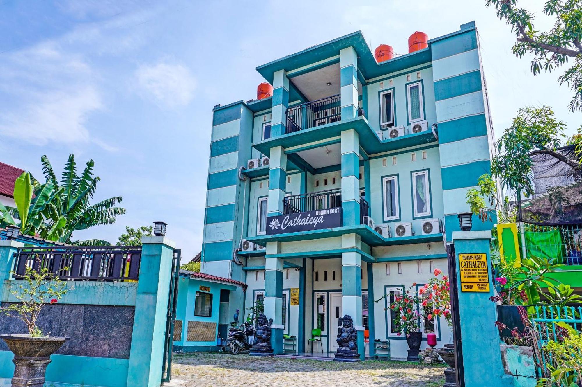 Oyo 91731 Home Stay Elis Cateliya Syariah Karawang Exterior foto